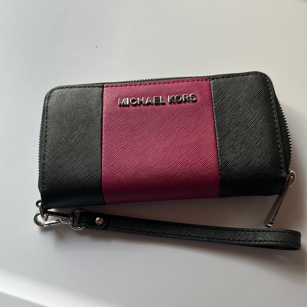 Michael Kors Jet Set Travel Stripe Saffiano Leather Phone Wristlet